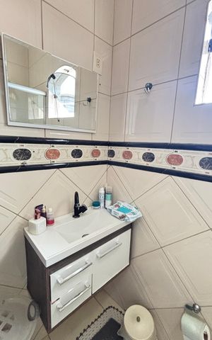 Casa à venda com 260m², 3 quartos e 5 vagas Casa à venda com 260m², 3 quartos e 5 vagasBanheiro Social