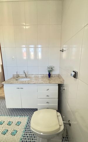 Casa à venda com 260m², 3 quartos e 5 vagas Casa à venda com 260m², 3 quartos e 5 vagasBanheiro da Suíte