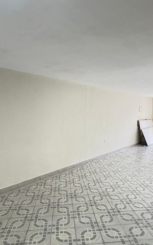 Casa à venda com 260m², 3 quartos e 5 vagas Casa à venda com 260m², 3 quartos e 5 vagasGaragem