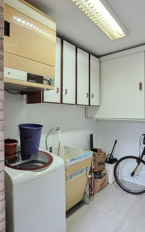 Casa à venda com 142m², 3 quartos e 2 vagasÁrea de Serviço