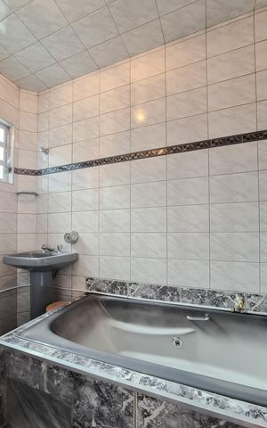 Casa à venda com 142m², 3 quartos e 2 vagasBanheiro da Suíte