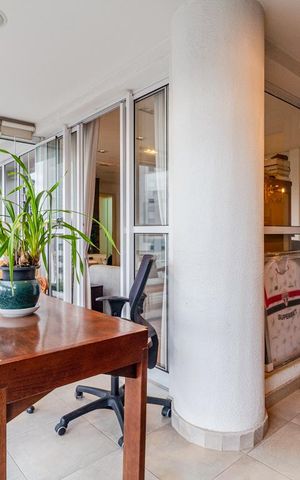 Apartamento à venda com 168m², 4 quartos e 3 vagasVaranda