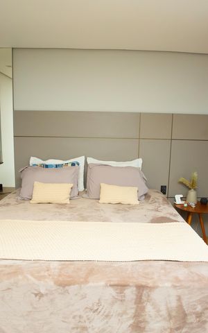 Casa de condomínio à venda com 210m², 4 quartos e 4 vagas Casa de condomínio à venda com 210m², 4 quartos e 4 vagasSuíte 1