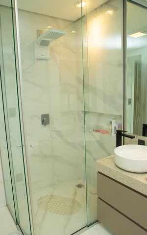 Casa de condomínio à venda com 210m², 4 quartos e 4 vagas Casa de condomínio à venda com 210m², 4 quartos e 4 vagasBanheiro da Suíte 1