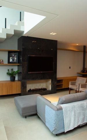 Casa de condomínio à venda com 210m², 4 quartos e 4 vagas Casa de condomínio à venda com 210m², 4 quartos e 4 vagasSala