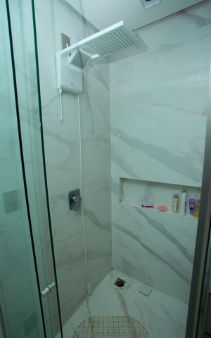 Casa de condomínio à venda com 210m², 4 quartos e 4 vagas Casa de condomínio à venda com 210m², 4 quartos e 4 vagasBanheiro da Suíte 1