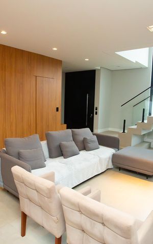Casa de condomínio à venda com 210m², 4 quartos e 4 vagas Casa de condomínio à venda com 210m², 4 quartos e 4 vagasSala