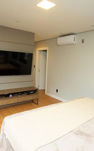 Casa de condomínio à venda com 210m², 4 quartos e 4 vagas Casa de condomínio à venda com 210m², 4 quartos e 4 vagasSuíte 1