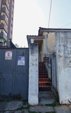 Casa à venda com 600m², 1 quarto e 7 vagas Casa à venda com 600m², 1 quarto e 7 vagasFachada