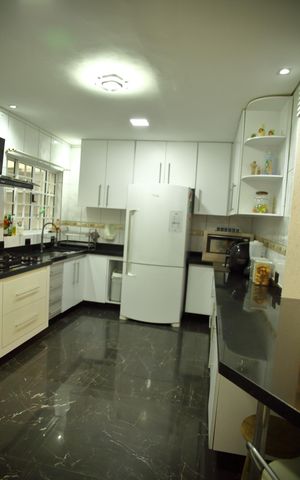 Casa à venda com 270m², 4 quartos e 3 vagasCozinha