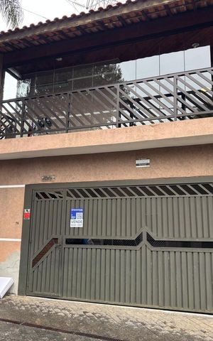 Casa à venda com 270m², 4 quartos e 3 vagas Casa à venda com 270m², 4 quartos e 3 vagasFachada