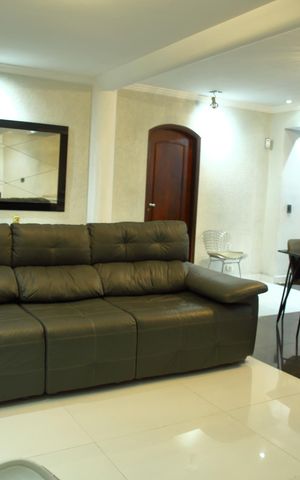Casa à venda com 270m², 4 quartos e 3 vagasSala