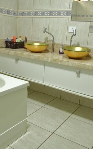 Casa à venda com 270m², 4 quartos e 3 vagasBanheiro da Suíte