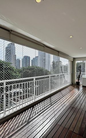 Apartamento à venda com 175m², 4 quartos e 3 vagas Apartamento à venda com 175m², 4 quartos e 3 vagasVaranda