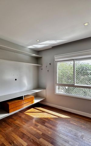 Apartamento à venda com 175m², 4 quartos e 3 vagas Apartamento à venda com 175m², 4 quartos e 3 vagasSuíte 1