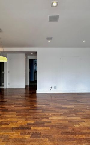 Apartamento à venda com 175m², 4 quartos e 3 vagas Apartamento à venda com 175m², 4 quartos e 3 vagasSala