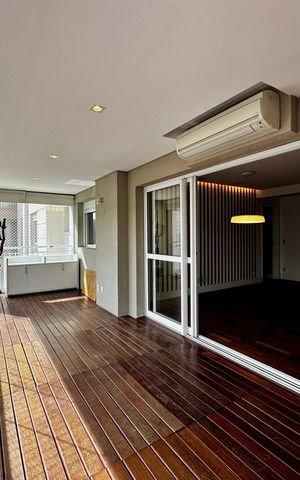 Apartamento à venda com 175m², 4 quartos e 3 vagas Apartamento à venda com 175m², 4 quartos e 3 vagasVaranda