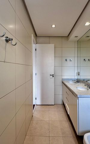 Apartamento à venda com 175m², 4 quartos e 3 vagas Apartamento à venda com 175m², 4 quartos e 3 vagasBanheiro Suíte 1