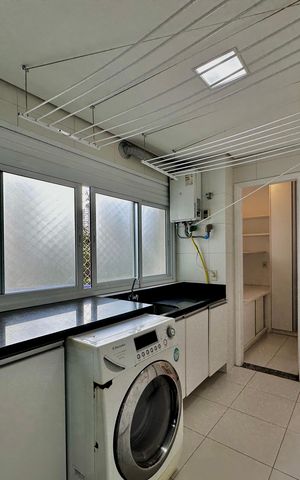 Apartamento à venda com 175m², 4 quartos e 3 vagas Apartamento à venda com 175m², 4 quartos e 3 vagasÁrea de Serviço