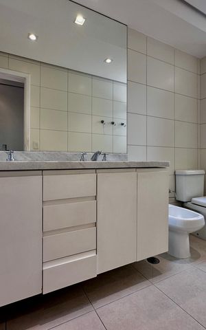 Apartamento à venda com 175m², 4 quartos e 3 vagas Apartamento à venda com 175m², 4 quartos e 3 vagasBanheiro Suíte 1