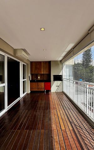 Apartamento à venda com 175m², 4 quartos e 3 vagas Apartamento à venda com 175m², 4 quartos e 3 vagasVaranda