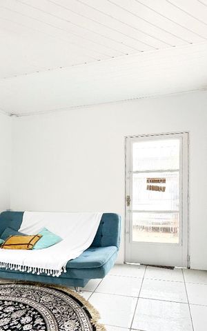 Casa à venda com 78m², 2 quartos e 1 vagaSala