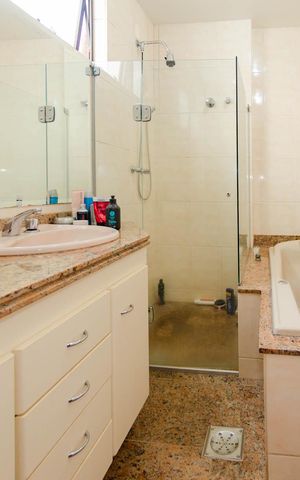 Apartamento à venda com 213m², 3 quartos e 4 vagas Apartamento à venda com 213m², 3 quartos e 4 vagasBanheiro Suíte