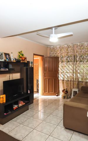 Casa à venda com 90m², 3 quartos e 2 vagas Casa à venda com 90m², 3 quartos e 2 vagasSala