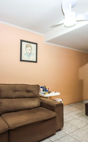 Casa à venda com 90m², 3 quartos e 2 vagas Casa à venda com 90m², 3 quartos e 2 vagasSala