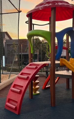 Casa de condomínio à venda com 207m², 3 quartos e 4 vagas Casa de condomínio à venda com 207m², 3 quartos e 4 vagasÁrea comum - Playground
