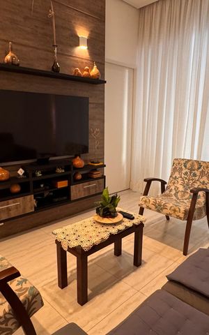 Casa de condomínio à venda com 207m², 3 quartos e 4 vagas Casa de condomínio à venda com 207m², 3 quartos e 4 vagasSala de TV