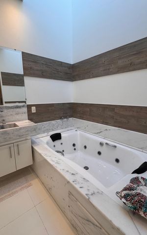 Casa de condomínio à venda com 207m², 3 quartos e 4 vagas Casa de condomínio à venda com 207m², 3 quartos e 4 vagasBanheiro da Suíte 3