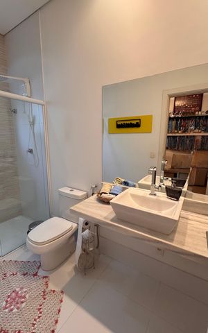 Casa de condomínio à venda com 207m², 3 quartos e 4 vagas Casa de condomínio à venda com 207m², 3 quartos e 4 vagasBanheiro da Suíte 1
