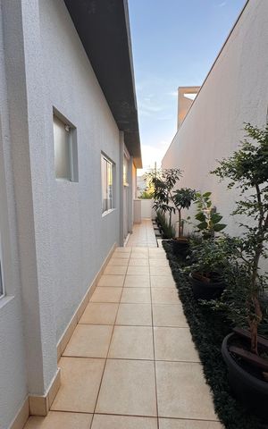 Casa de condomínio à venda com 207m², 3 quartos e 4 vagas Casa de condomínio à venda com 207m², 3 quartos e 4 vagasCorredor