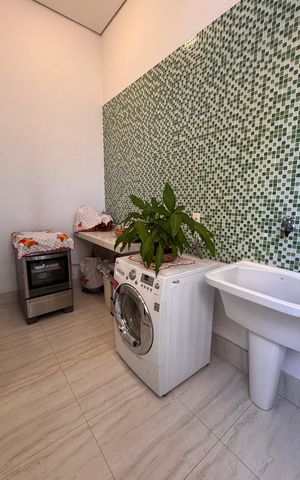 Casa de condomínio à venda com 207m², 3 quartos e 4 vagas Casa de condomínio à venda com 207m², 3 quartos e 4 vagasÁrea de Serviço
