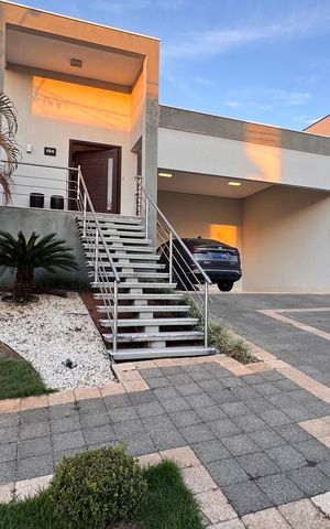Casa de condomínio à venda com 207m², 3 quartos e 4 vagas Casa de condomínio à venda com 207m², 3 quartos e 4 vagasFachada da Casa