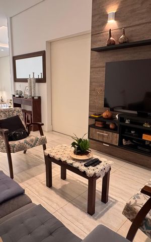 Casa de condomínio à venda com 207m², 3 quartos e 4 vagas Casa de condomínio à venda com 207m², 3 quartos e 4 vagasSala de TV