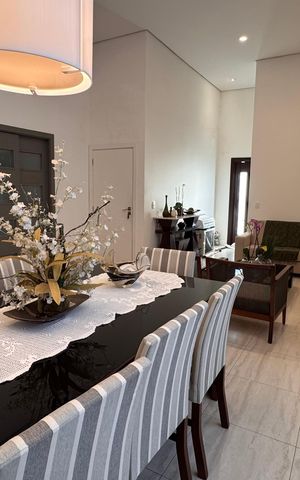 Casa de condomínio à venda com 207m², 3 quartos e 4 vagas Casa de condomínio à venda com 207m², 3 quartos e 4 vagasSala de Jantar