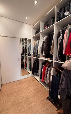 Casa de condomínio à venda com 207m², 3 quartos e 4 vagas Casa de condomínio à venda com 207m², 3 quartos e 4 vagasCloset