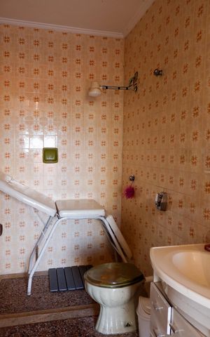 Casa à venda com 251m², 2 quartos e 2 vagasBanheiro