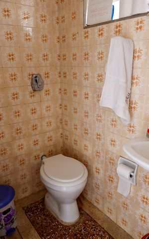 Casa à venda com 251m², 2 quartos e 2 vagasBanheiro