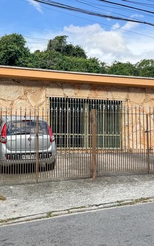 Casa para alugar com 75m², 2 quartos e 1 vaga Casa para alugar com 75m², 2 quartos e 1 vagaFachada