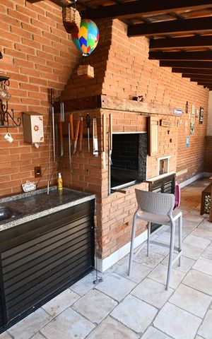 Casa à venda com 340m², 4 quartos e 2 vagasVaranda gourmet