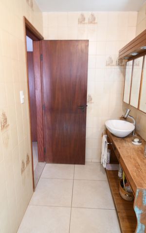 Casa à venda com 340m², 4 quartos e 2 vagasBanheiro 1