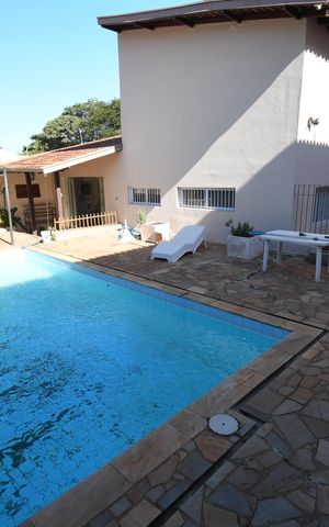 Casa à venda com 340m², 4 quartos e 2 vagasPiscina