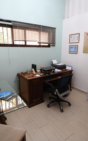 Casa à venda com 340m², 4 quartos e 2 vagasSala - Escritório