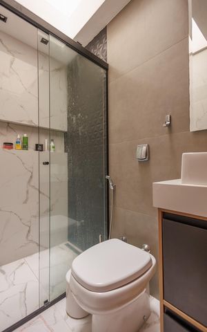 Casa para alugar com 256m², 4 quartos e 3 vagas Casa para alugar com 256m², 4 quartos e 3 vagasBanheiro Corredor