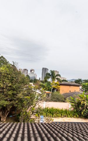 Casa de condomínio à venda com 400m², 3 quartos e 4 vagas Casa de condomínio à venda com 400m², 3 quartos e 4 vagasVista da Suíte 1