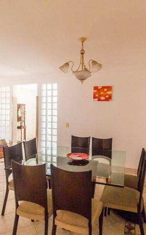 Casa de condomínio à venda com 400m², 3 quartos e 4 vagas Casa de condomínio à venda com 400m², 3 quartos e 4 vagasSala