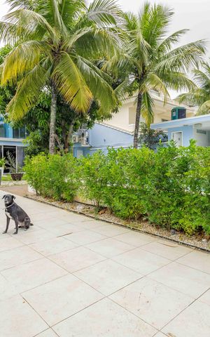 Casa de condomínio à venda com 444m², 5 quartos e 7 vagas Casa de condomínio à venda com 444m², 5 quartos e 7 vagasÁrea de Lazer